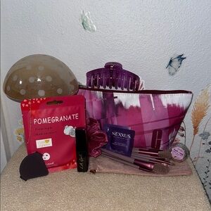 Clinique Cosmetic Bag & Beauty Set